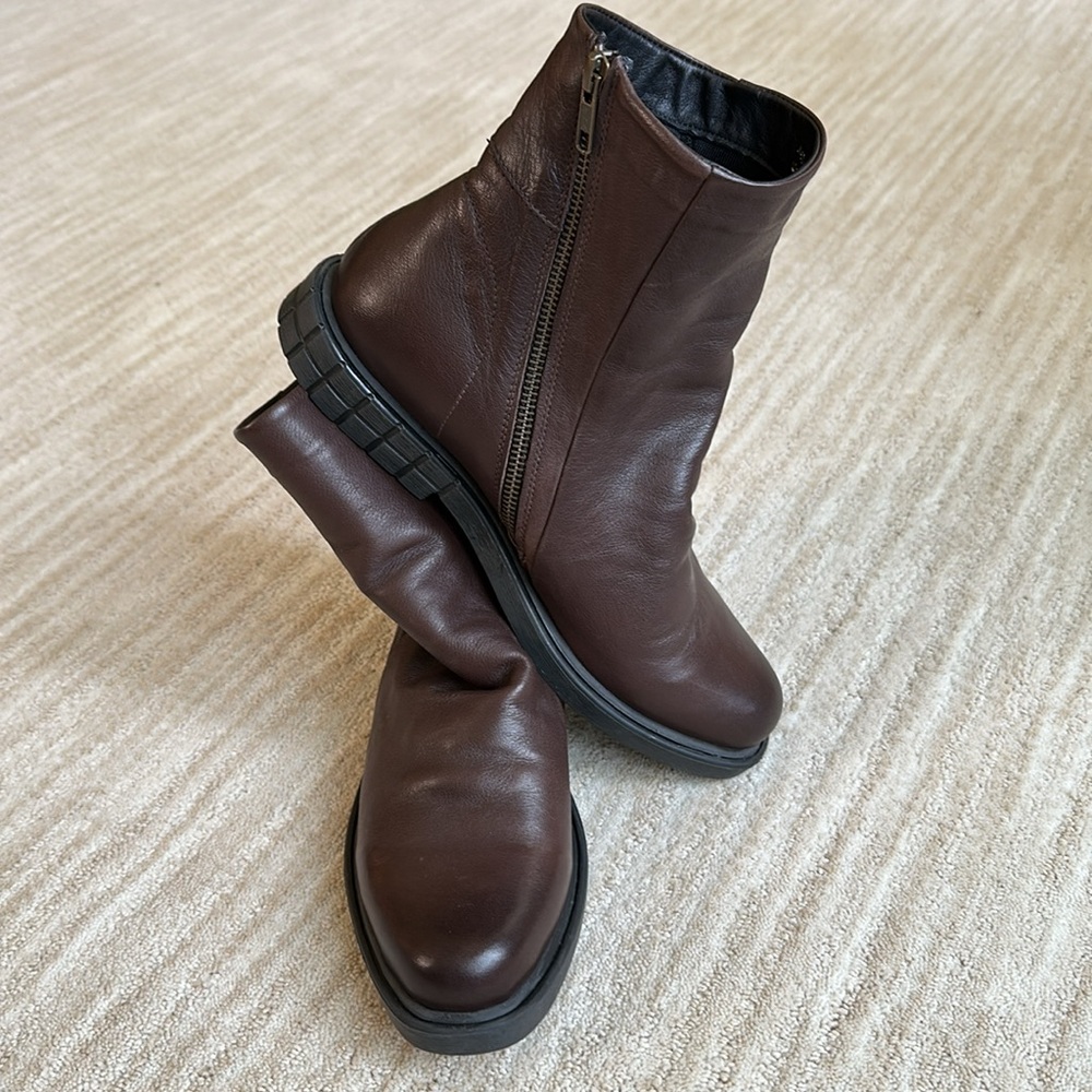 Like New: Bueno Olive Leather Side Zip Boots Bootie Dark Brown Size 9 | EU 39